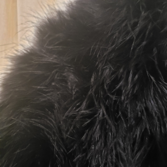 Black boa jacket clasp and snap closure. - Picture 4 of 12